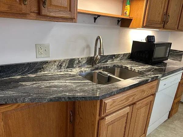 2 bed, 1000 sqft, $2,150 — Photo 2