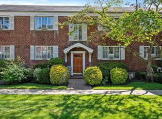 24 Nathan Hale Dr APT 77A, Huntington, NY 11743