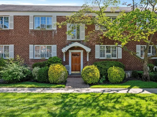 24 Nathan Hale Drive #77A, Huntington, NY 11743