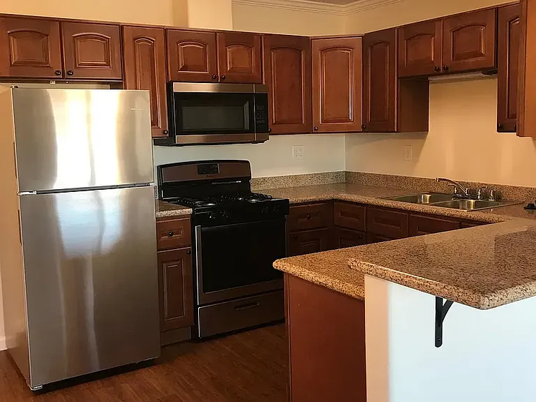Loma Village — Photo 8