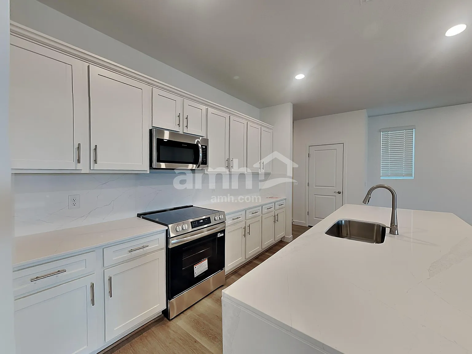 5 bed, 3.0 bath, 2395 sqft, $2,355 — Photo 3