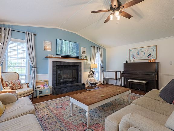 4th image of 20 Brentwood Pl
