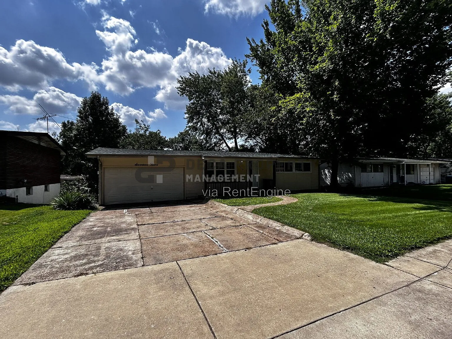 3 bed, 1.0 bath, 1014 sqft, $1,350 — Photo 1