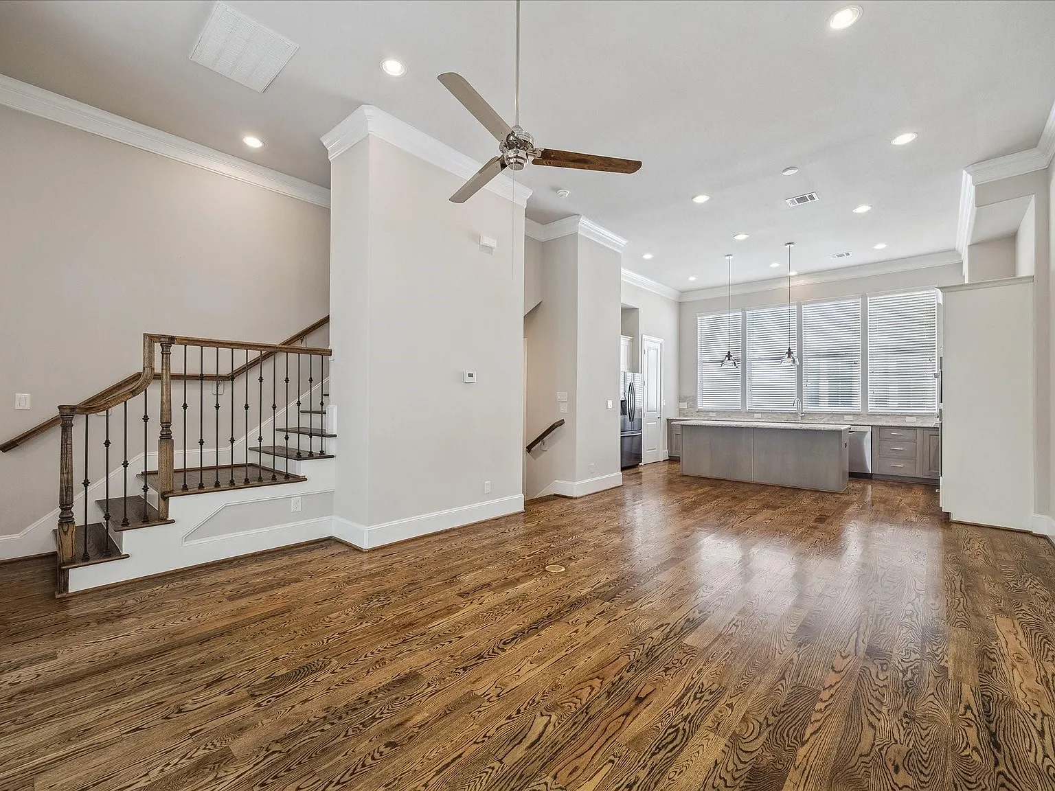 3 bed, 3.5 bath, 2052 sqft, $3,700 — Photo 2