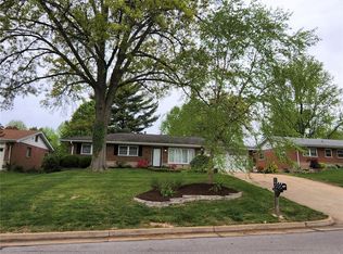8917 Crest Oak Ln, Saint Louis, MO