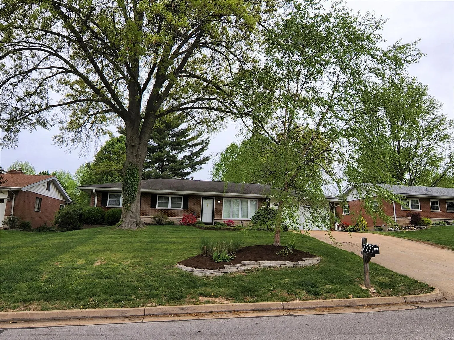 8917 Crest Oak Ln photo 1