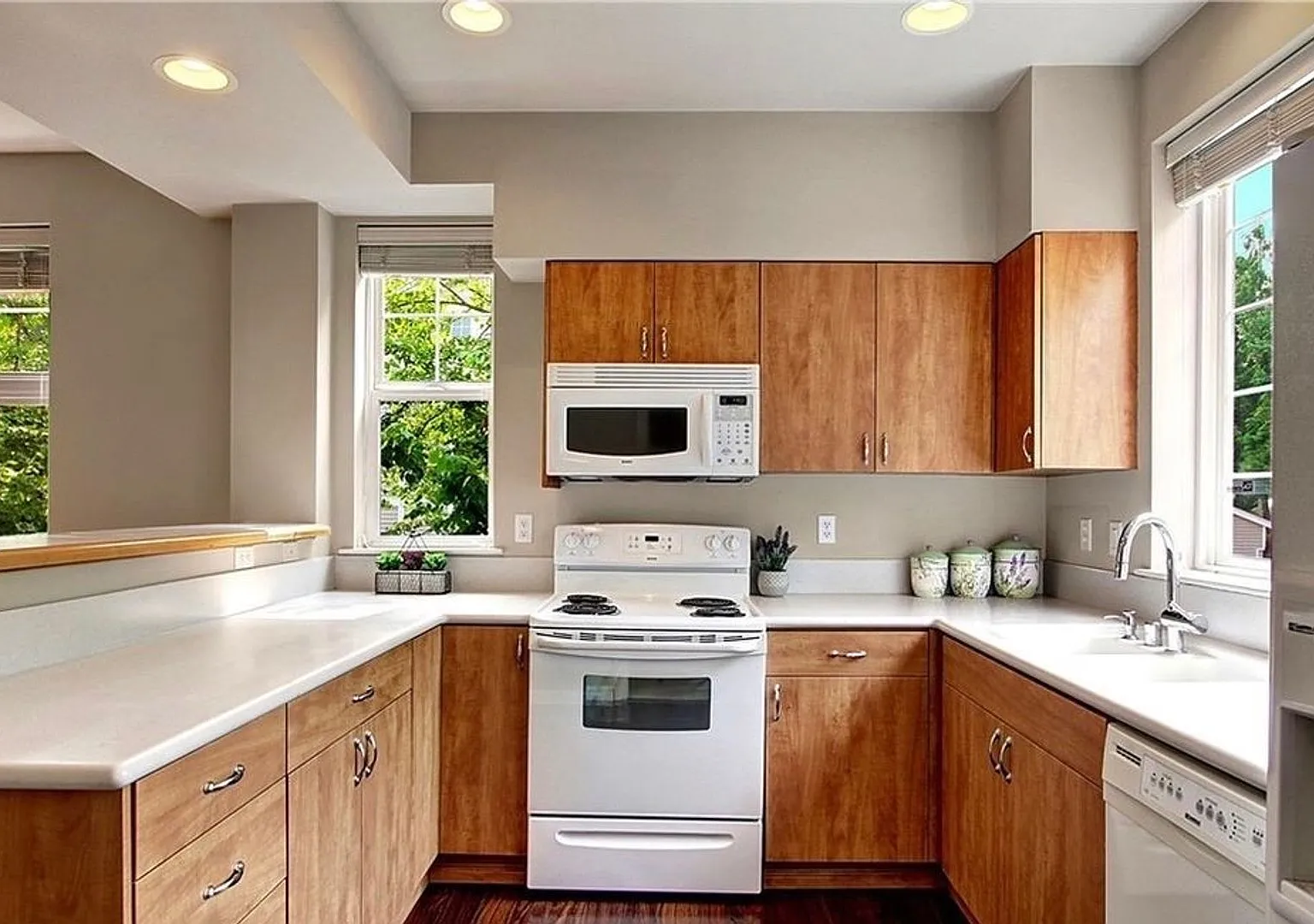Bellevue Townhouse — Photo 3