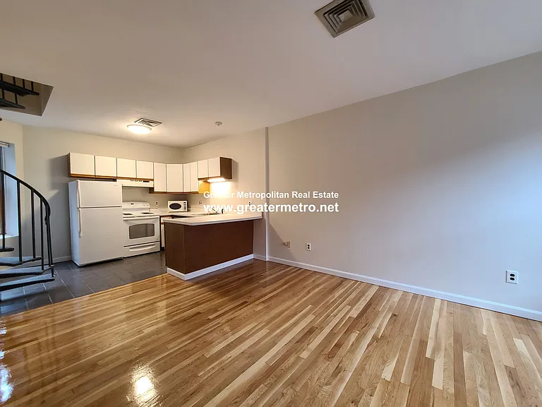 30 Clark St #4 — Photo 2