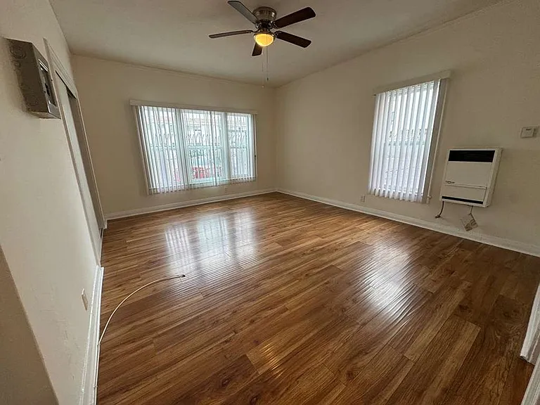 1056 S Normandie Ave — Photo 4