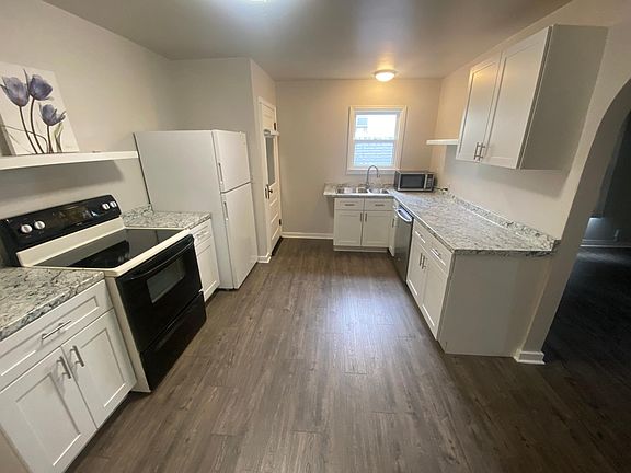 Brand new kitchen, with garbage disposal, dishwasher, microwave, oven, and fridge. Radiant heating.