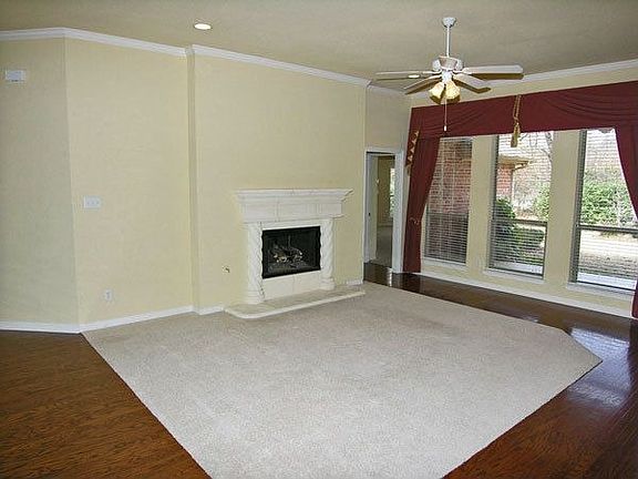 4th image of 720 Lonesome Dove Trl