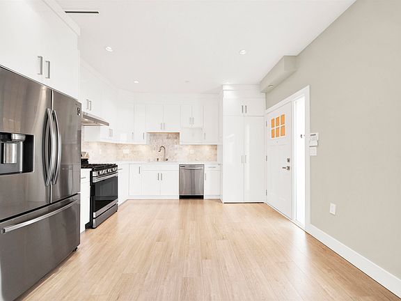 4th image of 3128 Kings Ave
