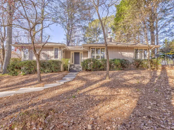 2622 E Lake Park Dr, Rocky Face, GA 30740