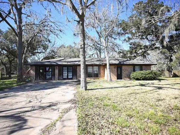 898 Oak Forest Dr, Van Vleck, TX 77482