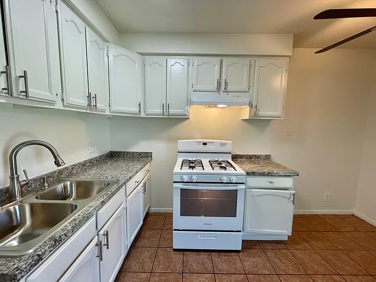 815 N Rose Ave #A2 — Photo 9