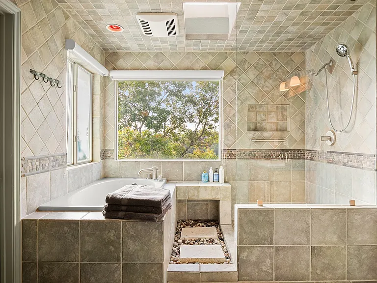 7209 Foxtree Cv — Photo 2