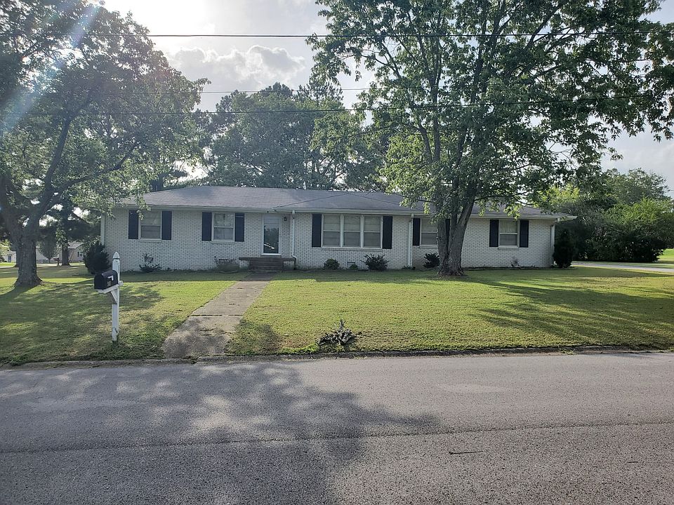 1st image of 901 Fairmont Dr
