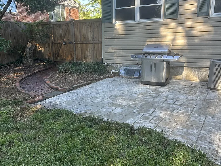 10 N Floyd St — Photo 59