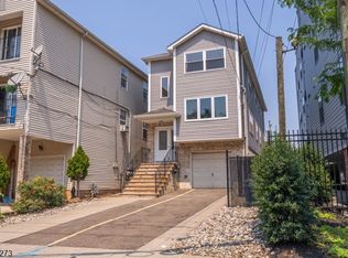 1117 Chestnut St, Elizabeth City, NJ 07201