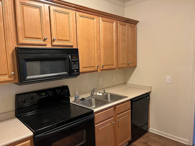 216 Lincoln Grn #B — Photo 6