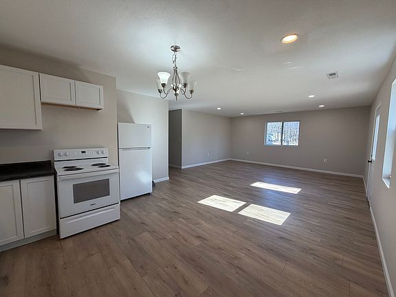 4th image of 30013 Nodaway Dr