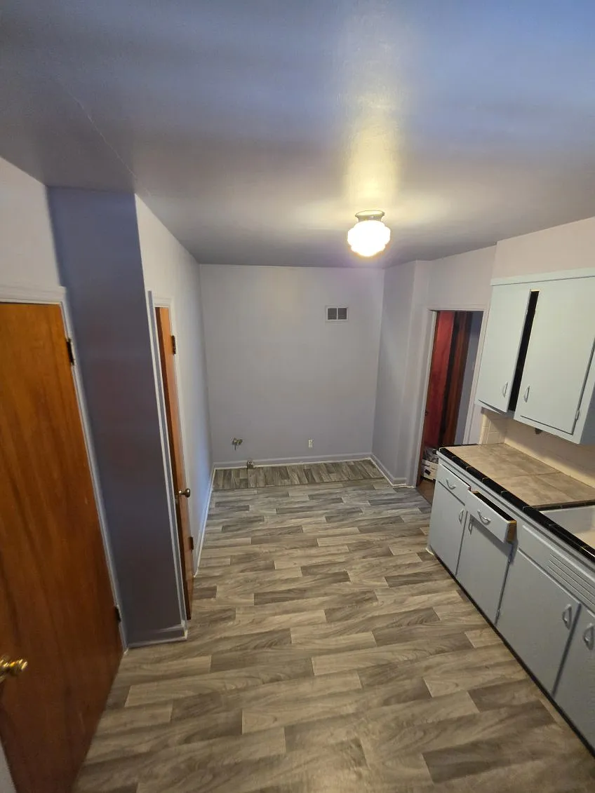 2 bed, 1200 sqft, $1,300 — Photo 3