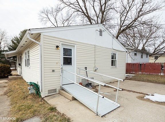 Patio area, room to build garage