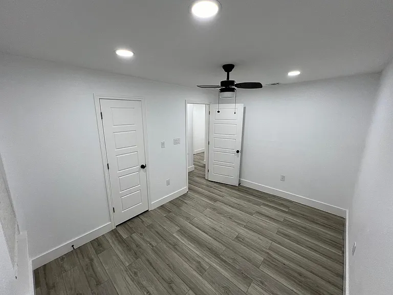 1323 Claude St — Photo 6