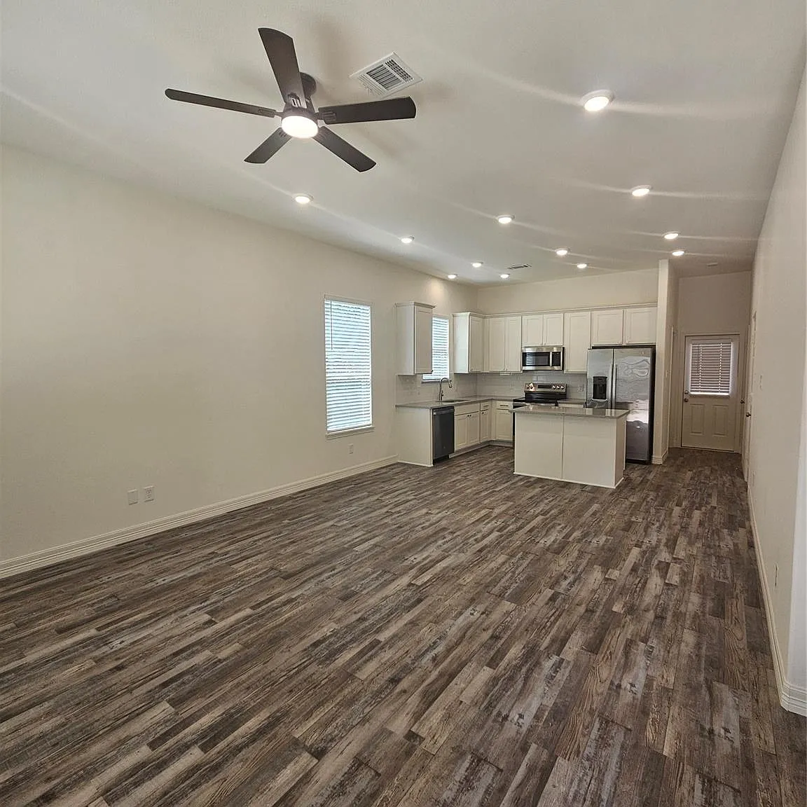 3 bed, 2.5 bath, 1403 sqft, $1,500 — Photo 3