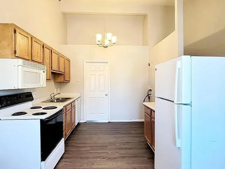 1707 Oakshire Ln #A — Photo 2