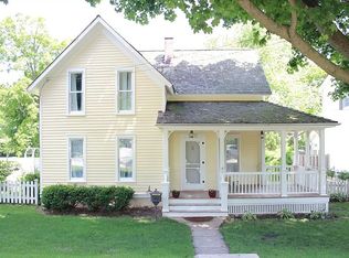 250 Coolidge Ave, Barrington, IL