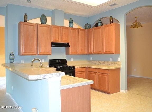 5th image of 1932 Willesdon Dr E