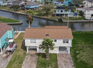 1539 Blue Water Dr, Freeport, TX 77541