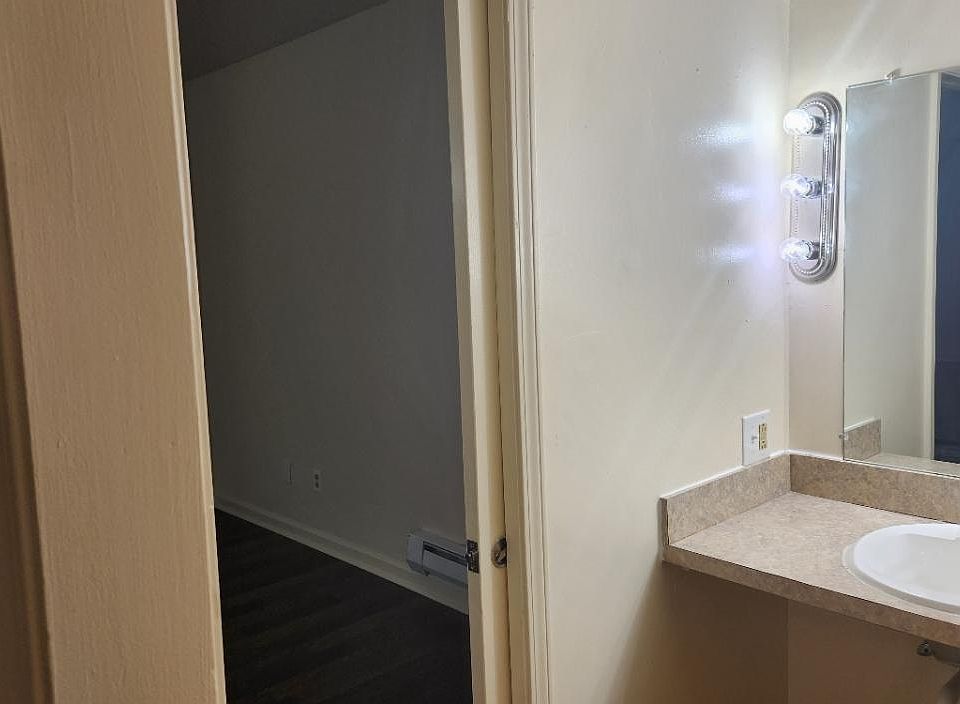 1st image of 261 Meadowview Dr APT 6