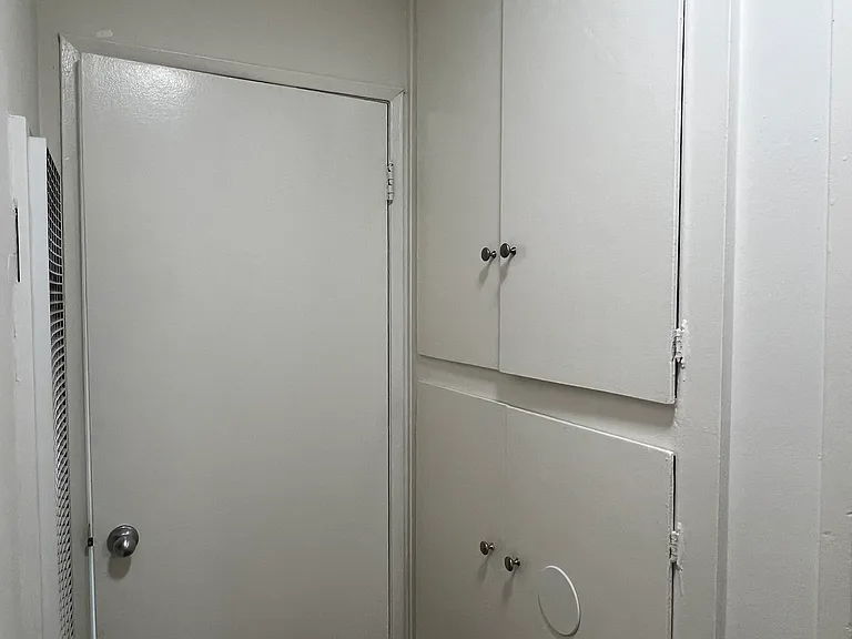 13031 Oxnard St #1 — Photo 16