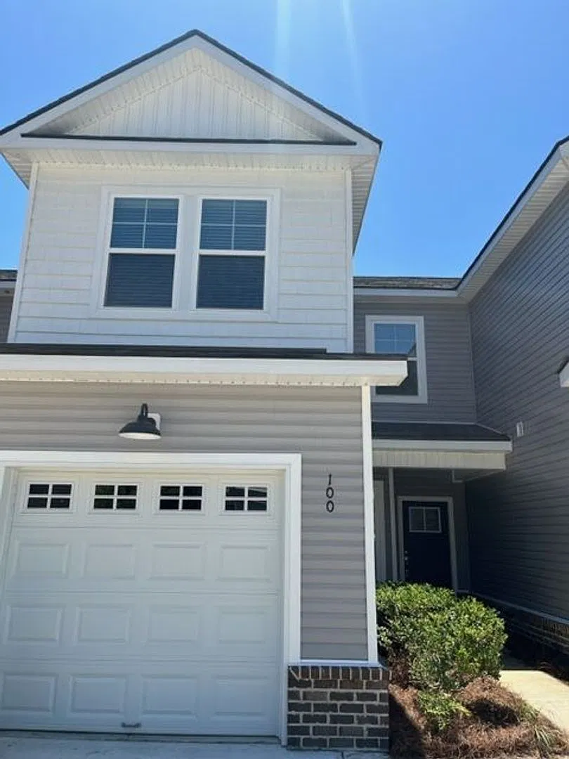 Richmond Hill Townhome — Photo 1