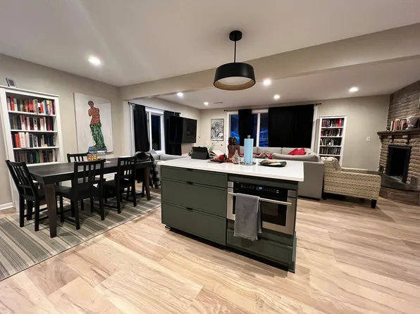 920 E Evergreen St, Wheaton, IL 60187