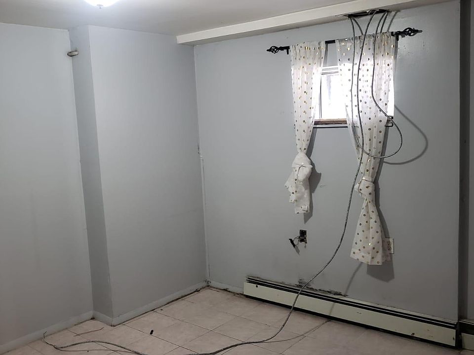 2nd image of 1320 55th St #Basement