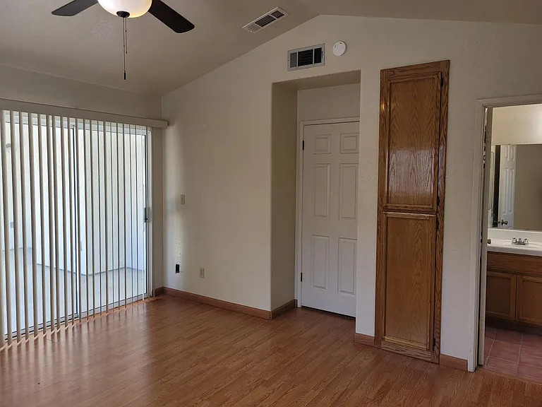 2305 Oxford Ave — Photo 11