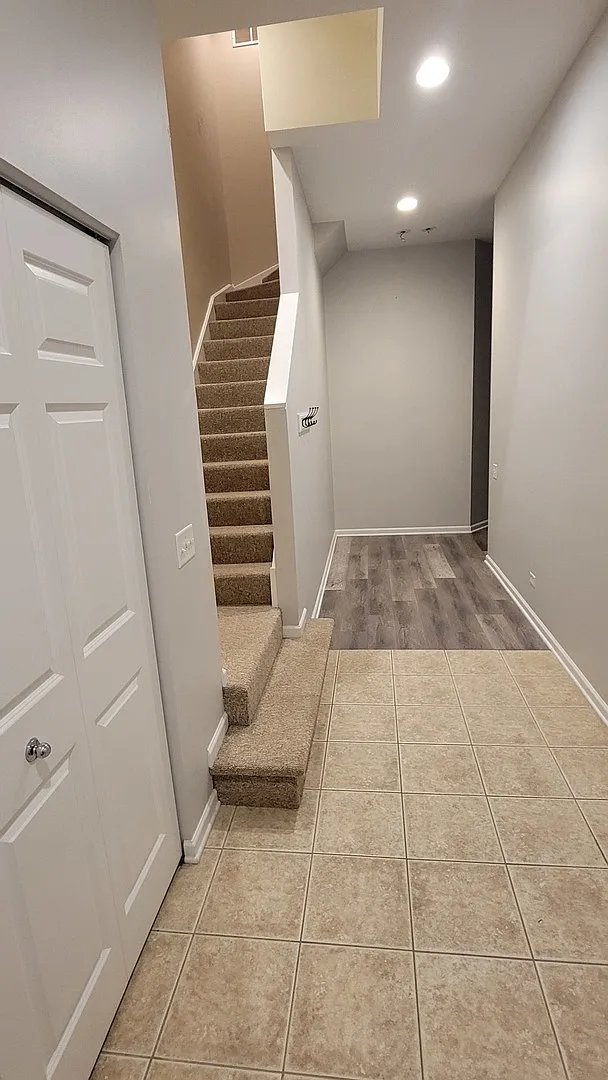 3 bed, 2.5 bath, 2082 sqft, $4,000 — Photo 2