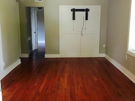 4th image of 4326 Roanoke Pkwy APT 306