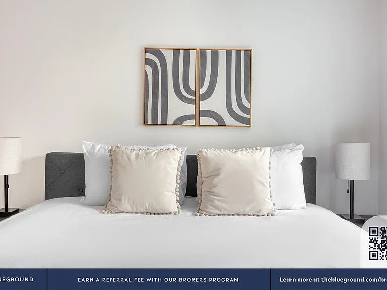 101 E 10th St #4D — Photo 9