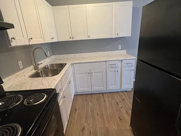 527 E Caney St #F — Photo 9