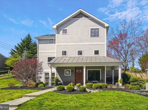 7304 Pinewood St, Falls Church, VA 22046