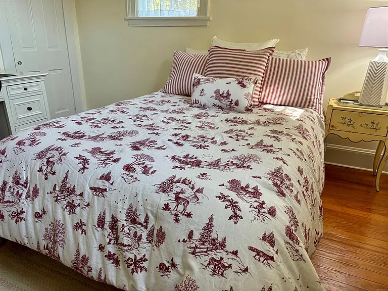 63 Kings Hwy N — Photo 16