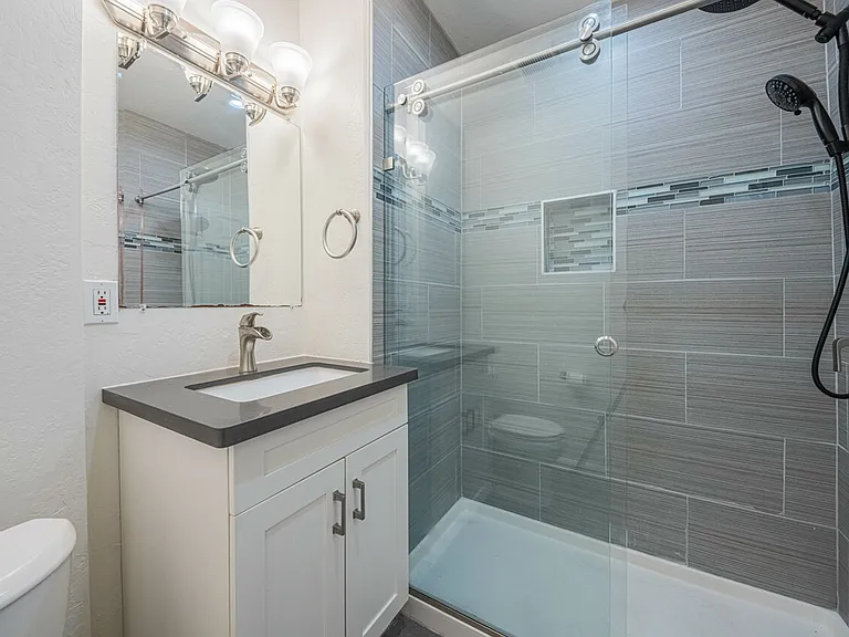 4211 Martin Luther King Jr Way — Photo 21