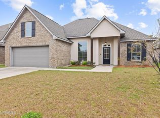 902 Deer Meadow Blvd, Broussard, LA 70518
