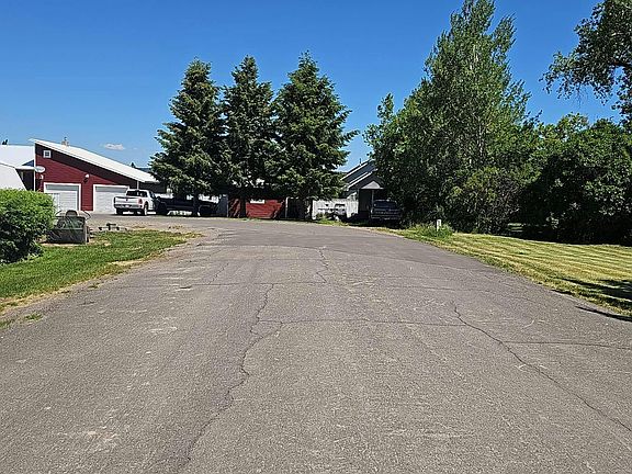 5th image of 550 Maple Leaf Dr