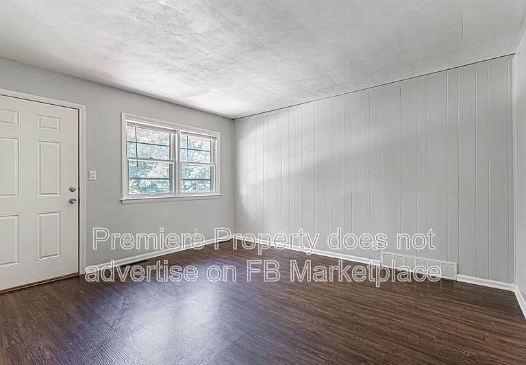 1707 S Glenwood Ave — Photo 2