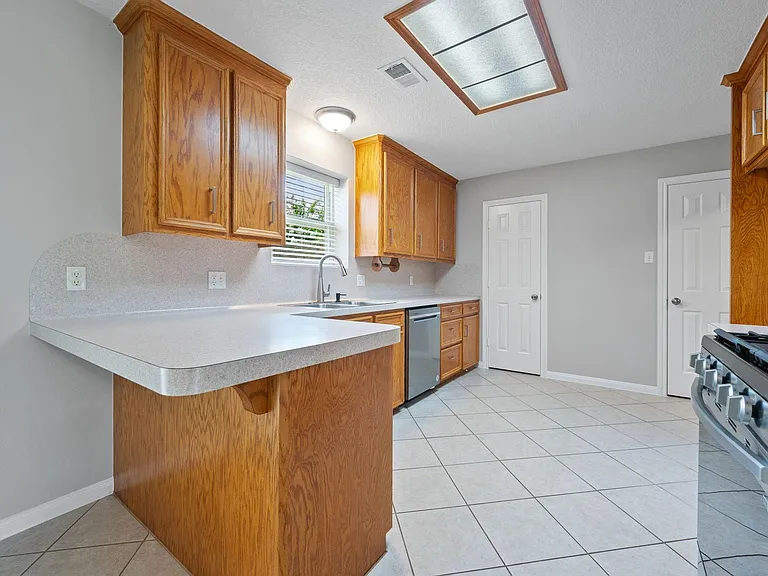 460 W Houston St — Photo 6